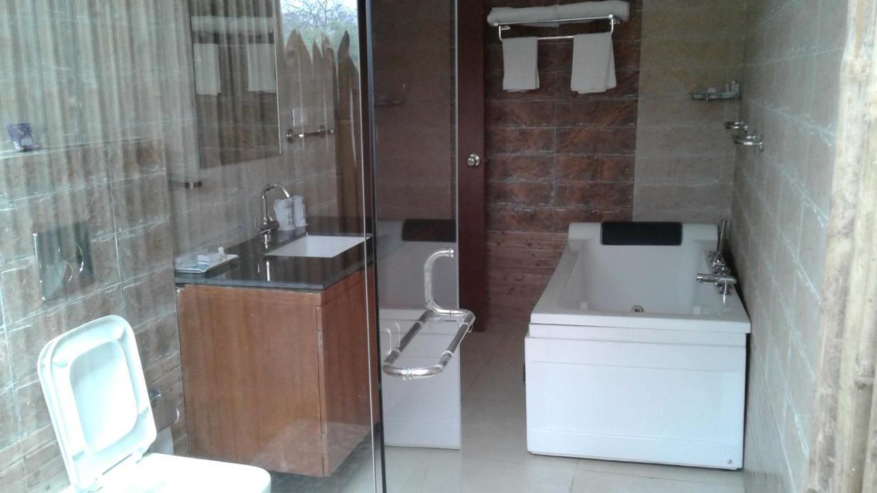 Zizina Otis Resort Guwahati Buitenkant foto
