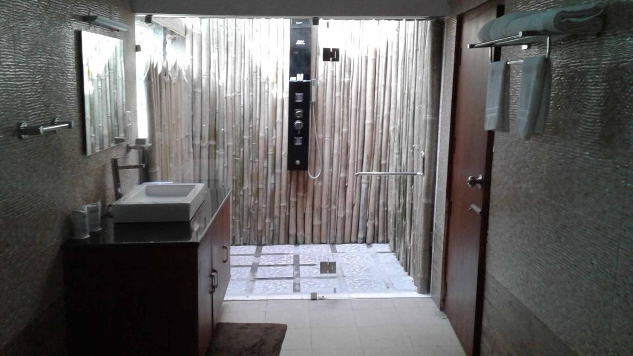Zizina Otis Resort Guwahati Buitenkant foto