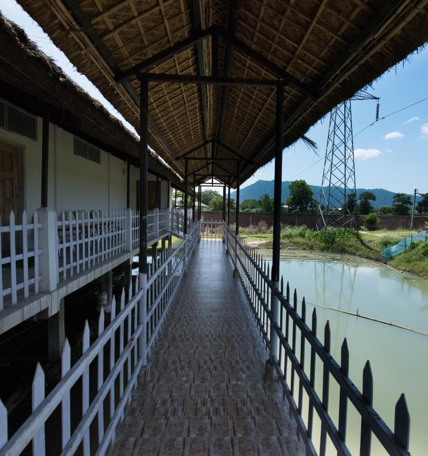Zizina Otis Resort Guwahati Buitenkant foto