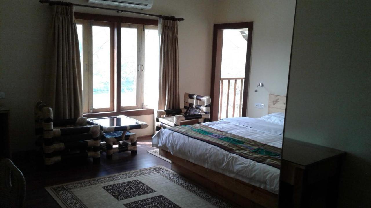 Zizina Otis Resort Guwahati Buitenkant foto