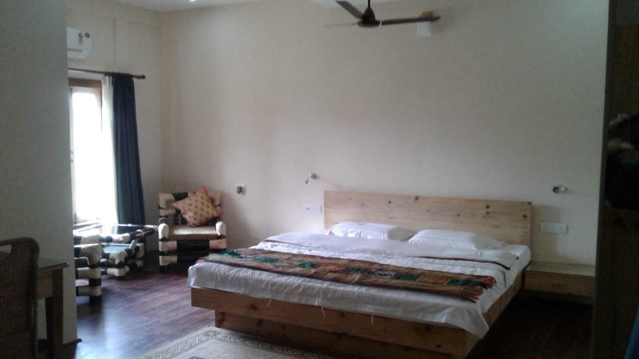 Zizina Otis Resort Guwahati Buitenkant foto