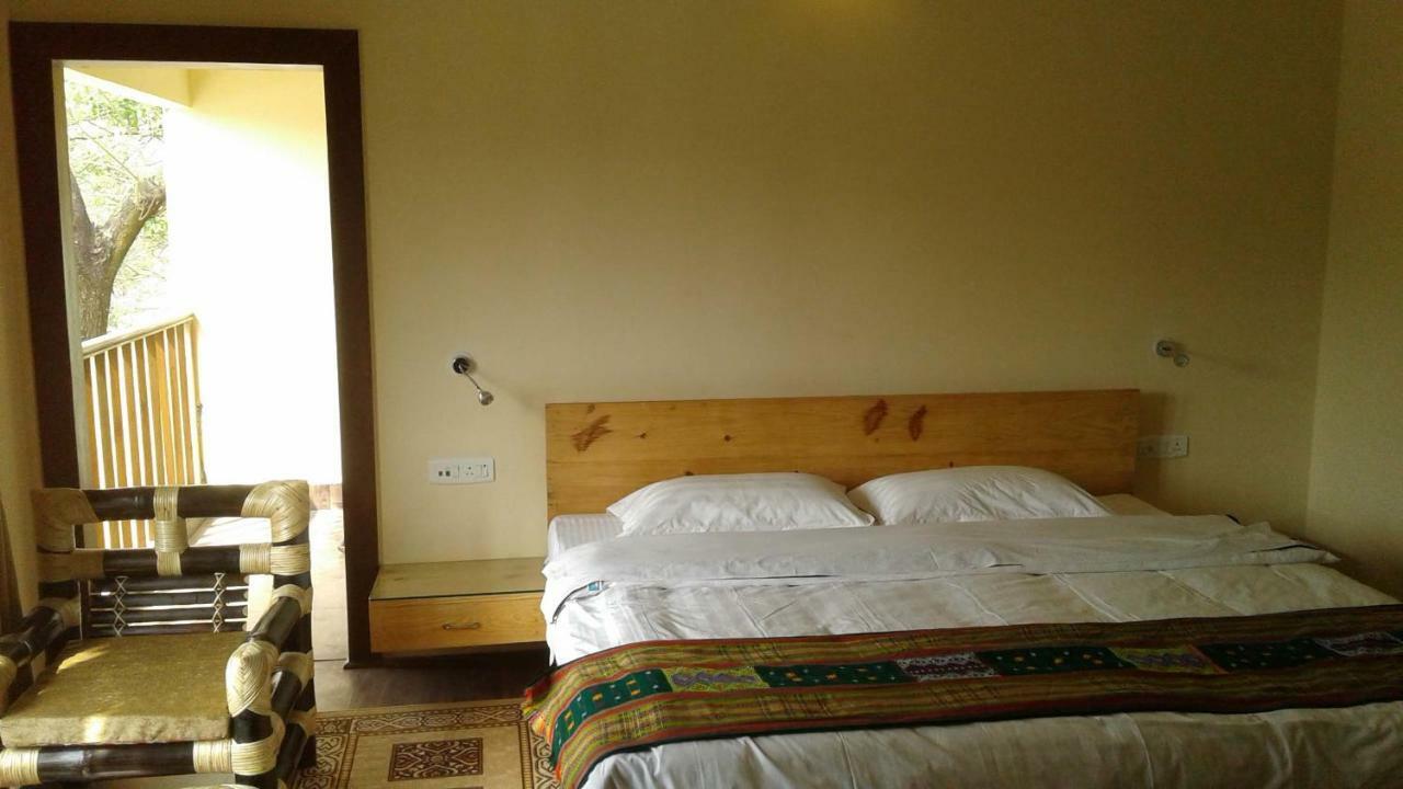 Zizina Otis Resort Guwahati Buitenkant foto